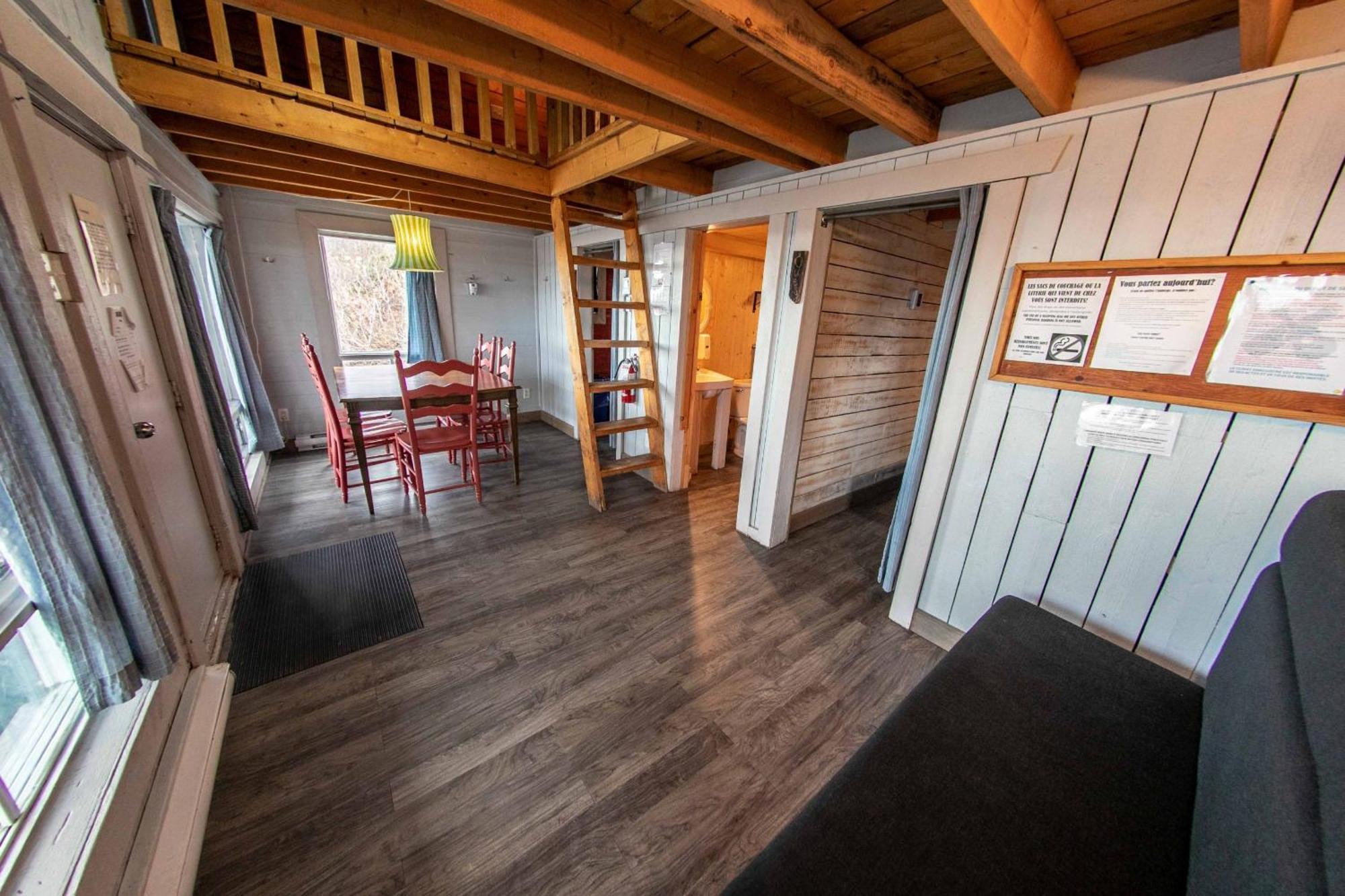 Auberge Festive Sea Shack Sainte Anne-des-Chênes Exteriör bild
