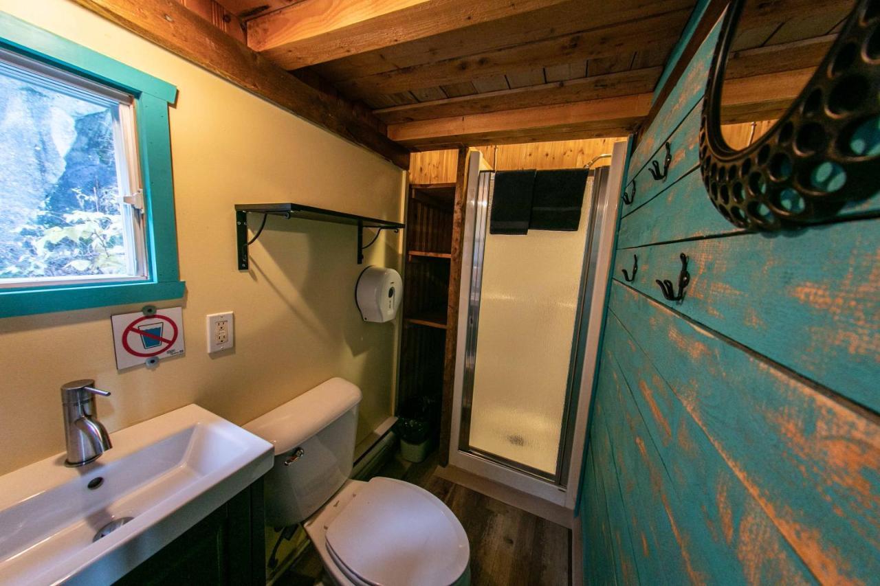 Auberge Festive Sea Shack Sainte Anne-des-Chênes Exteriör bild